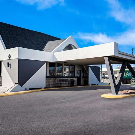 Quality Inn & Suites Near I-480 And I-29 Council Bluffs Exterior photo